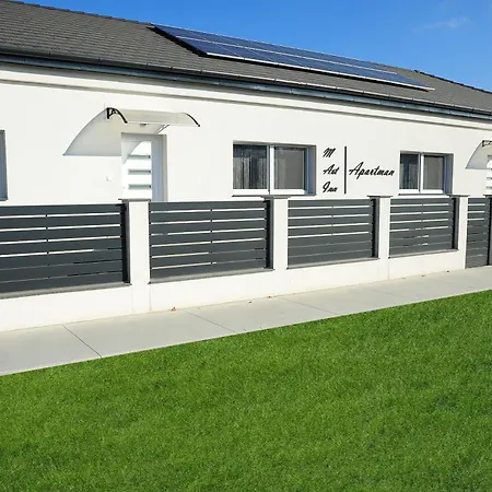 M Art Inn Apartman Soltvadkert Exterior photo