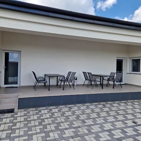 M Art Inn Apartman Soltvadkert Exterior photo