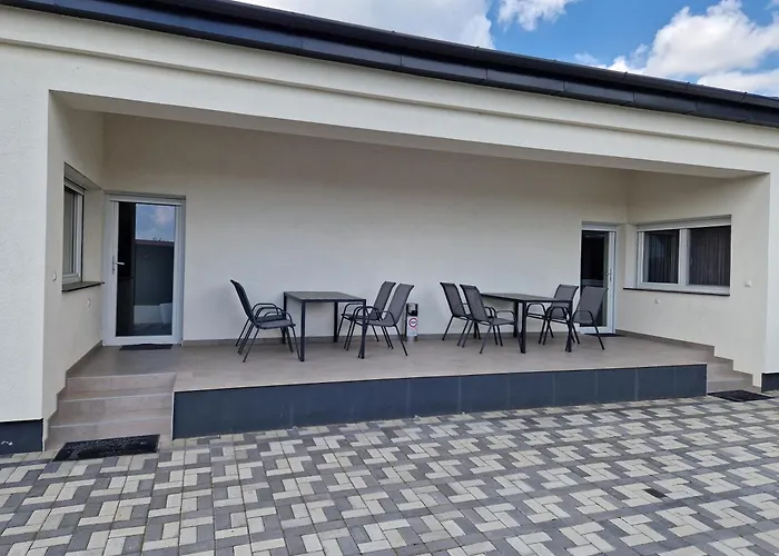 M Art Inn Apartman