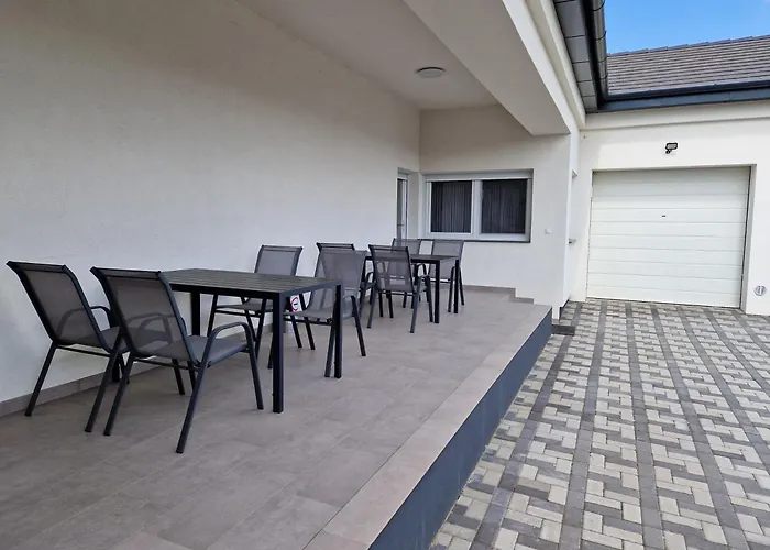 M Art Inn Apartman