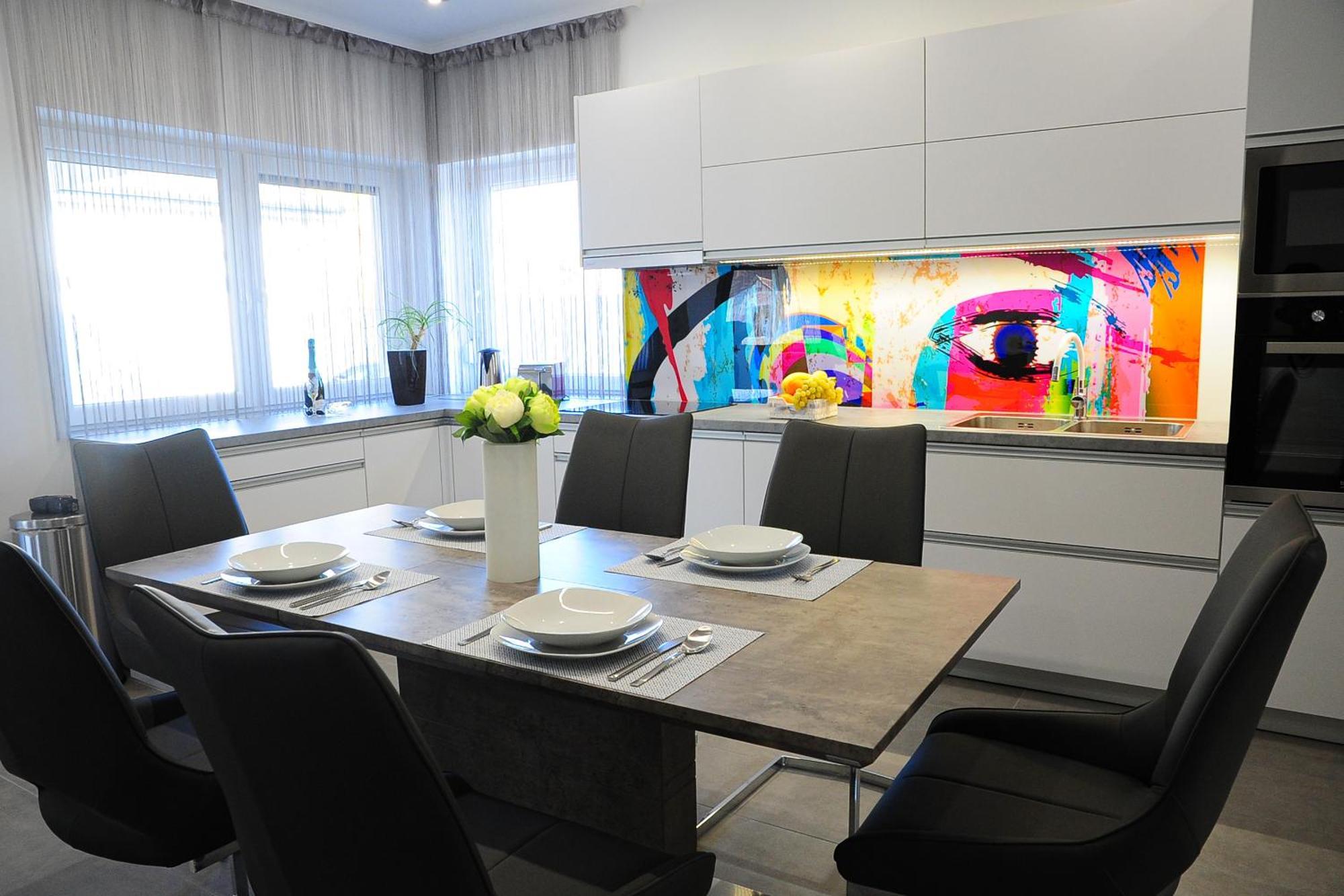 M Art Apartment *